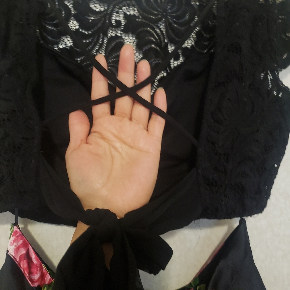 2 PIECES SET ..LACE TOP-BLACK SKIRT WITH PINK FLOWERS ...SIZE 17/18 - Picture 9 of 16